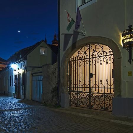 Demetrovics Udvarhaz Eger Buitenkant foto