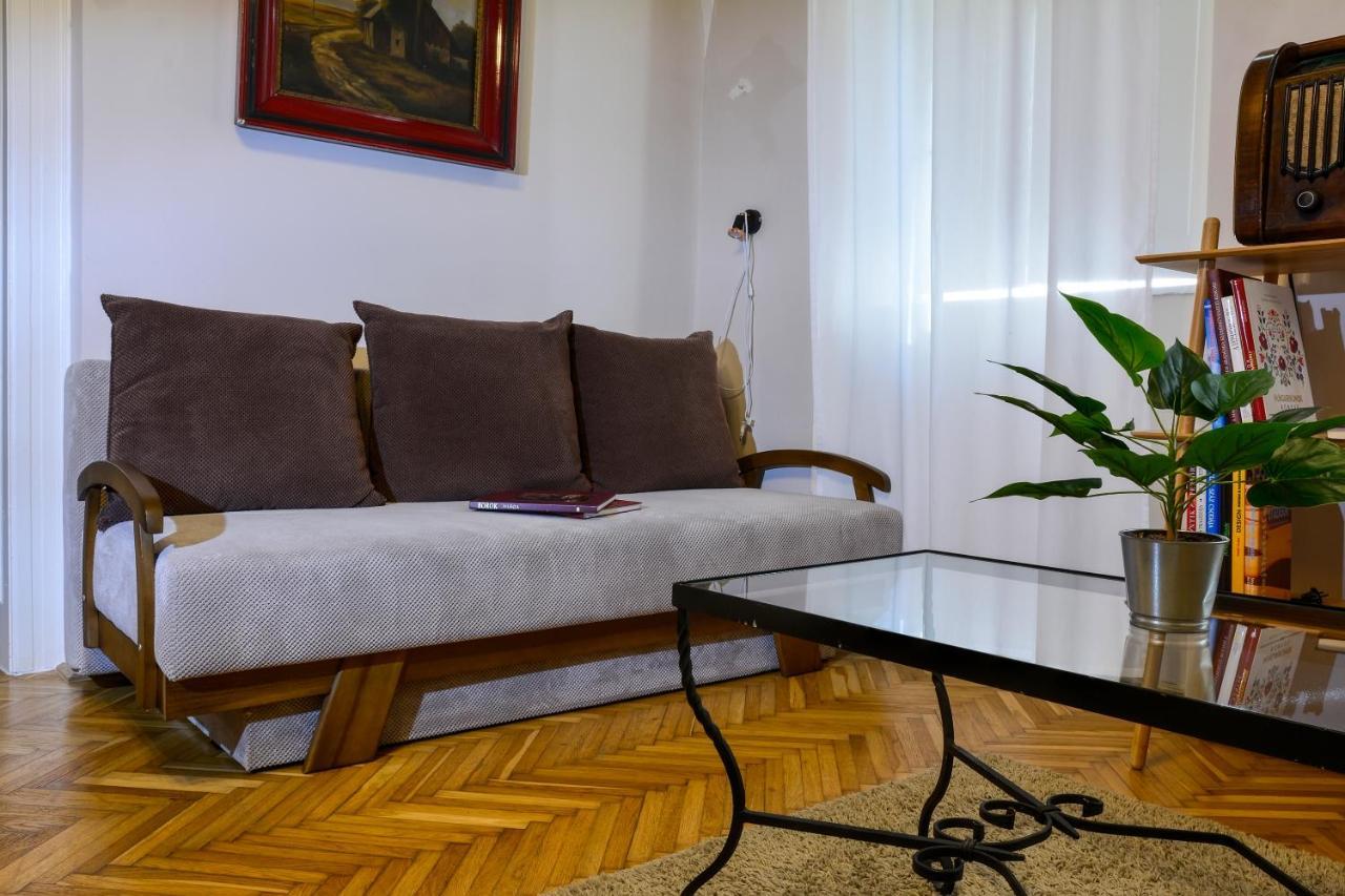 Demetrovics Udvarhaz Eger Buitenkant foto