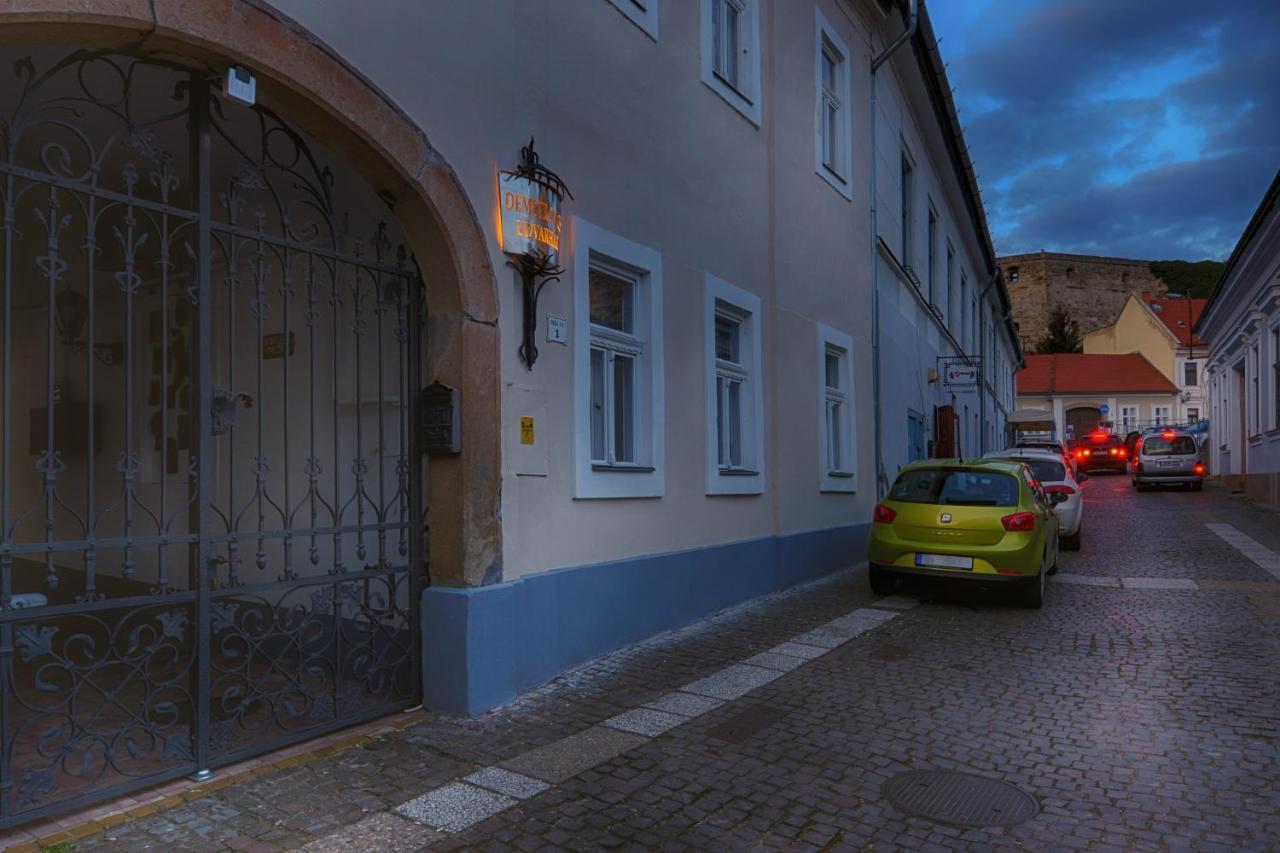 Demetrovics Udvarhaz Eger Buitenkant foto