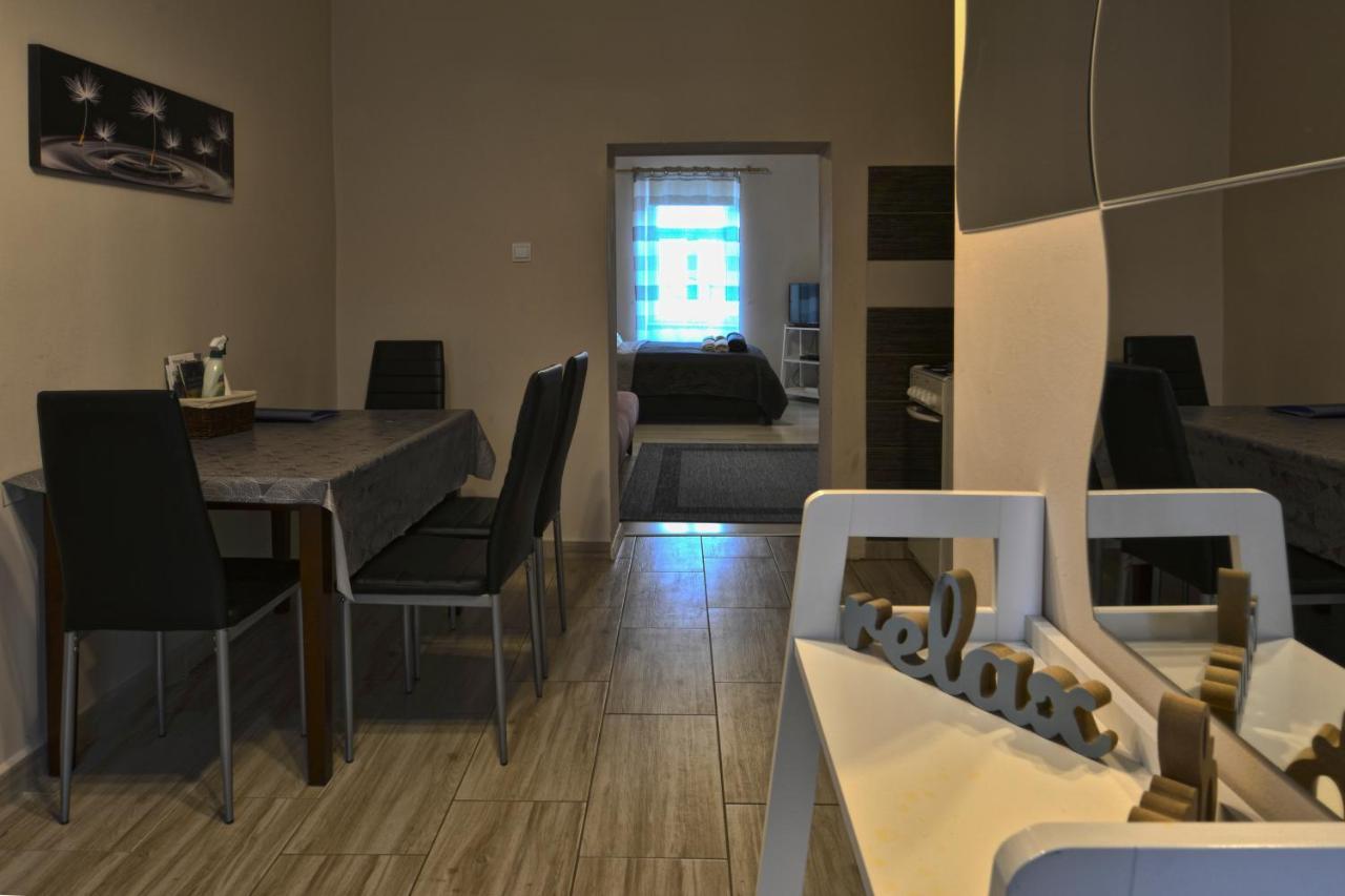 Demetrovics Udvarhaz Eger Buitenkant foto