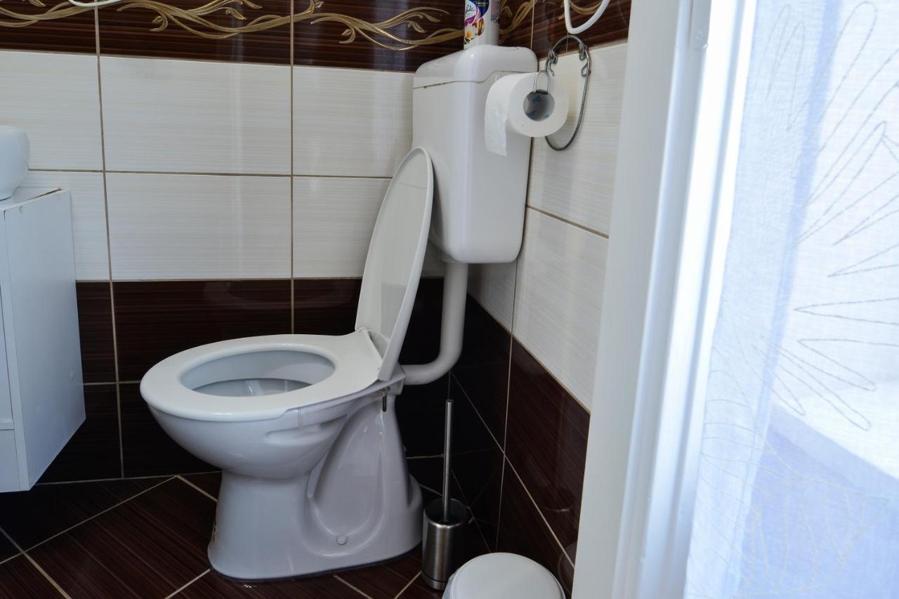 Demetrovics Udvarhaz Eger Buitenkant foto