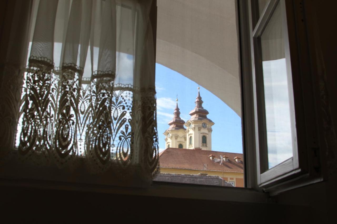 Demetrovics Udvarhaz Eger Buitenkant foto